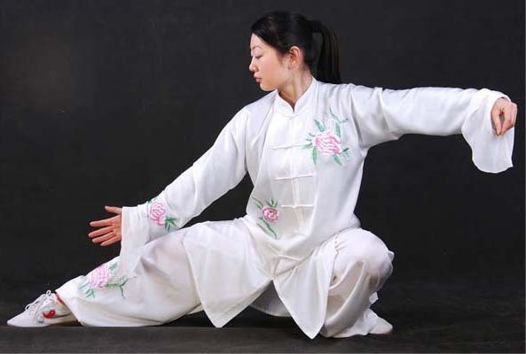 新款经典荷叶袖太极拳练功服装 武术表演服装 女款白色刺绣牡丹