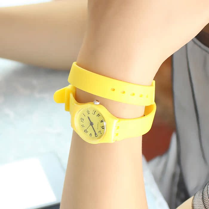 潮流撞色手表 韩国时尚绕腕绕圈长带学生糖果色硅胶运动表装饰表