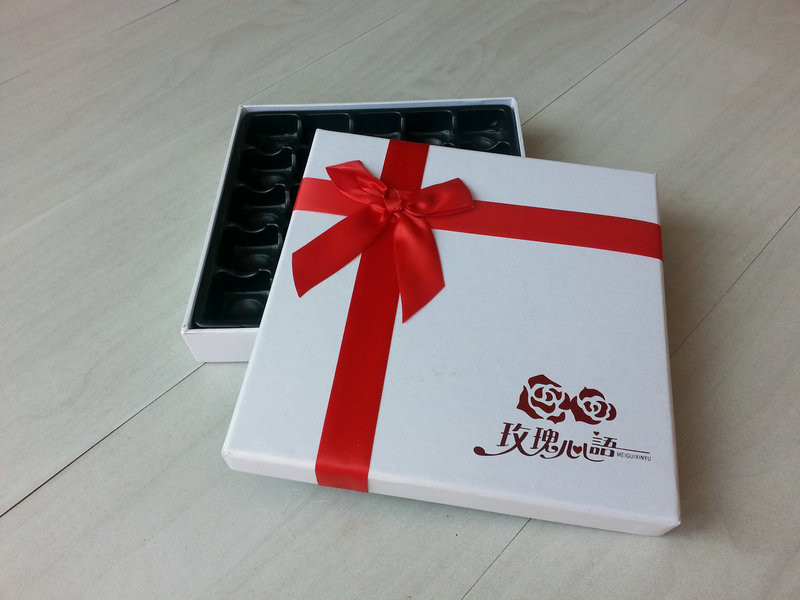 大号放心 手工巧克力费列罗 高档礼品盒 25格白色珠光 玫瑰心语