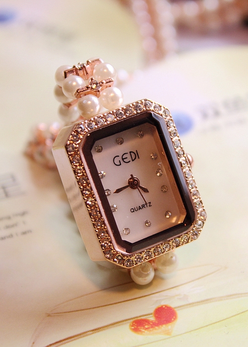 2013女手表新款装饰女表韩版时尚缠绕女士手链表韩国珍珠水钻腕表