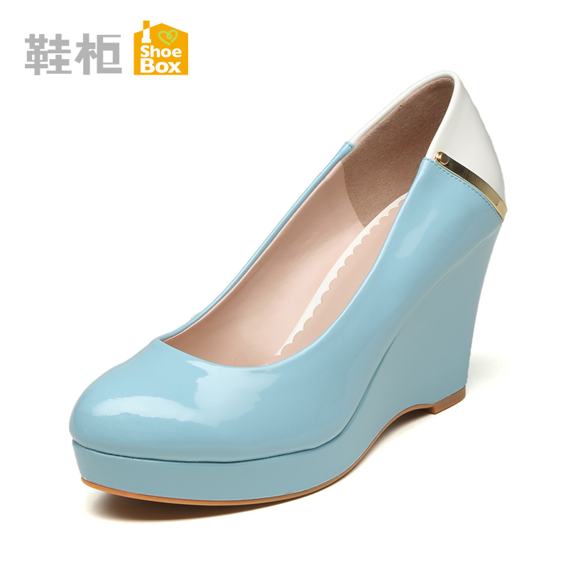 Shoebox鞋柜韩版坡跟圆头高跟女鞋 漆皮浅口防水台单鞋2615101024