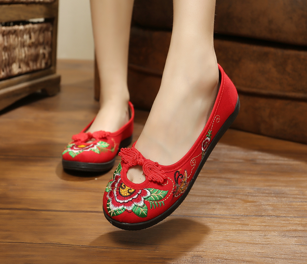 老北京新布鞋女鞋单鞋绣花鞋民族风平底鞋红色牡丹鞋婚鞋汉服鞋