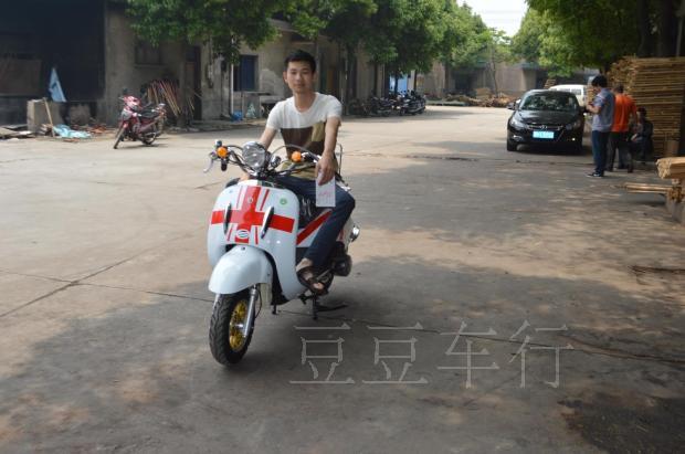2015经典韩版大龟王125cc 迅鹰 摩托车 踏板车跑车 燃油助力车