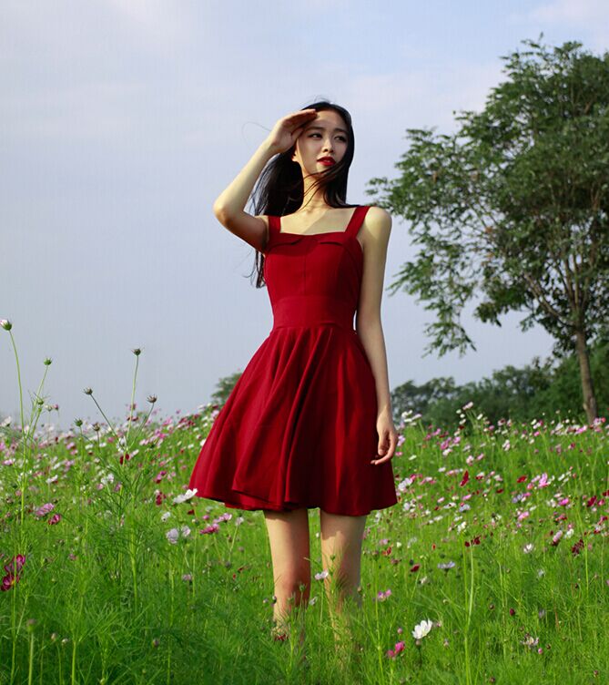 日系森女 文艺性感露背吊带连衣裙雪纺一字领露肩无袖短裙小红裙