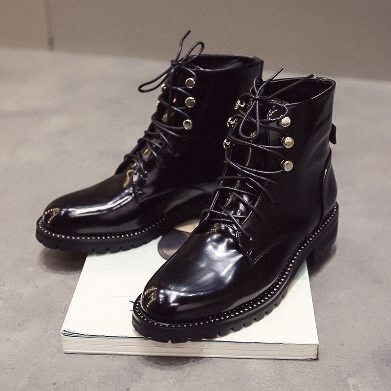 韩版黑色漆皮粗跟低跟短靴女靴子欧美风系带马丁靴中性帅气机车靴