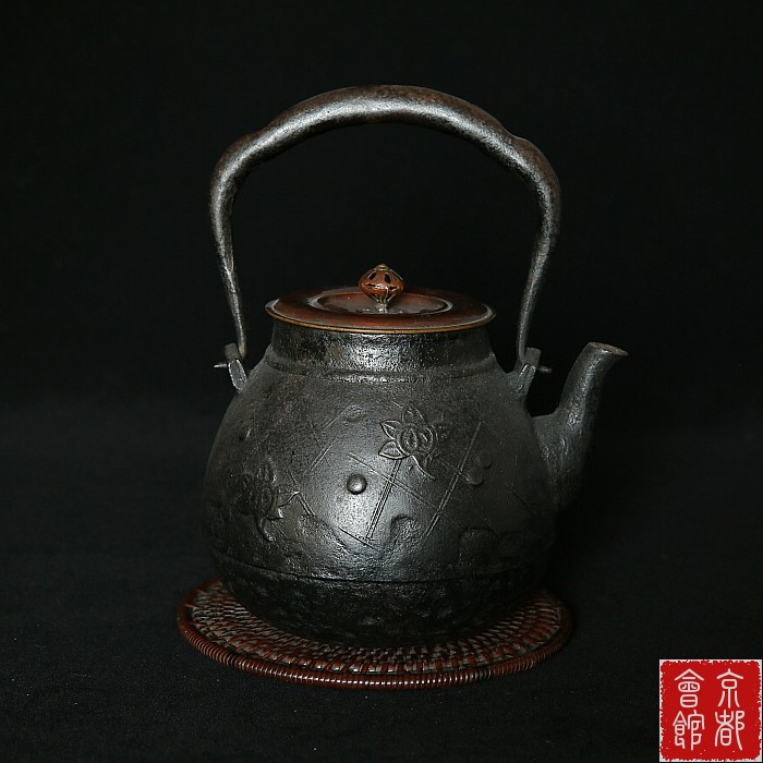 京都会馆 日本老铁壶铸铁茶壶烧水壶普洱茶壶 四叶花菱形纹铸铁瓶