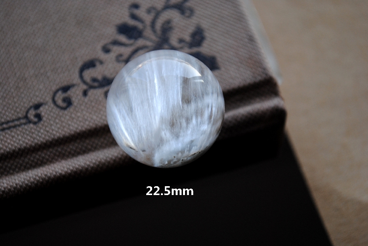 天然精品水晶球，稀有白兔毛水晶球，接镶嵌
