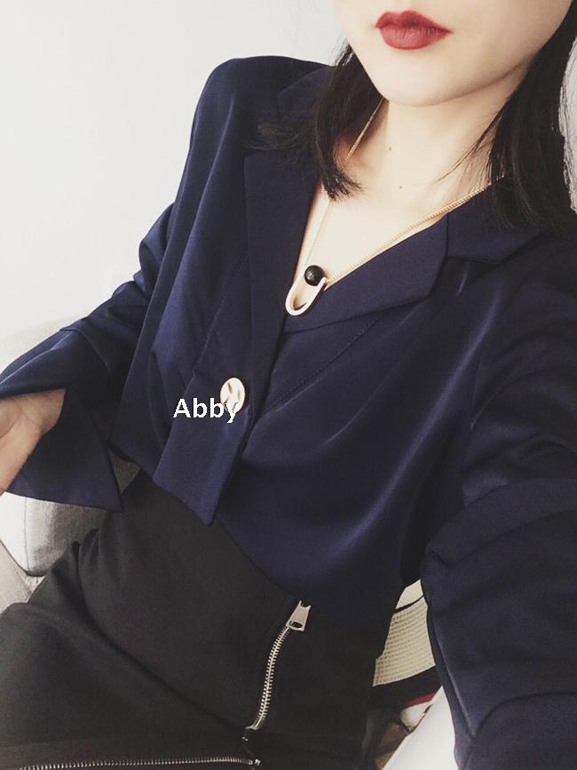 Abby 2016春夏独家款复古金扣开叉喇叭袖衬衫