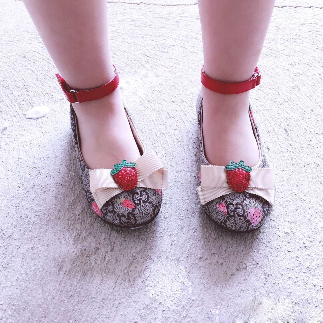 2016新款女童可爱草莓鞋 真皮女童搭扣四季鞋 休闲公主鞋单鞋包邮