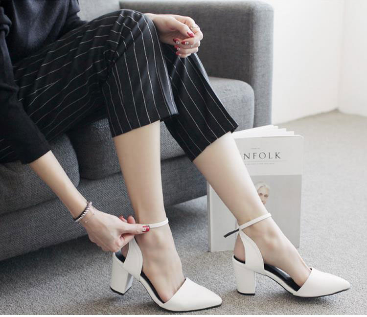 16韩版夏白色镂空尖头粗跟高跟凉鞋一字扣带包头中跟真皮黑色女鞋