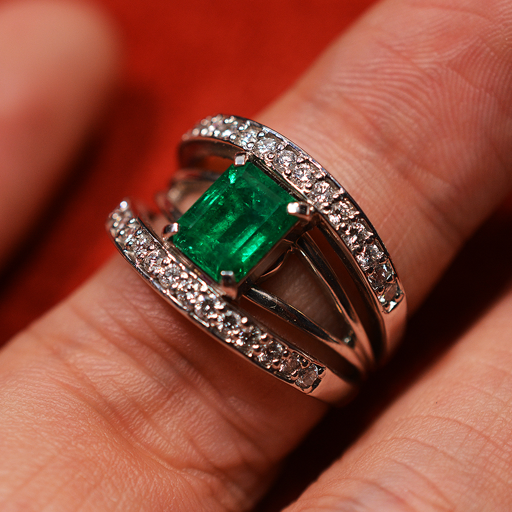 日本制作哥伦比亚祖母绿戒指内外双环精工PT900铂金镶嵌钻石
